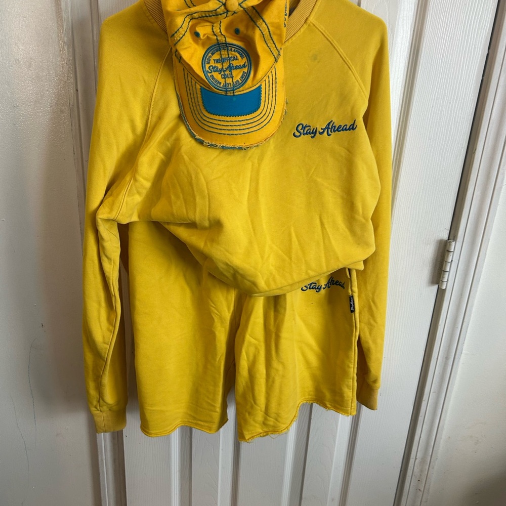 Men's Yellow Sweater & Joggers short